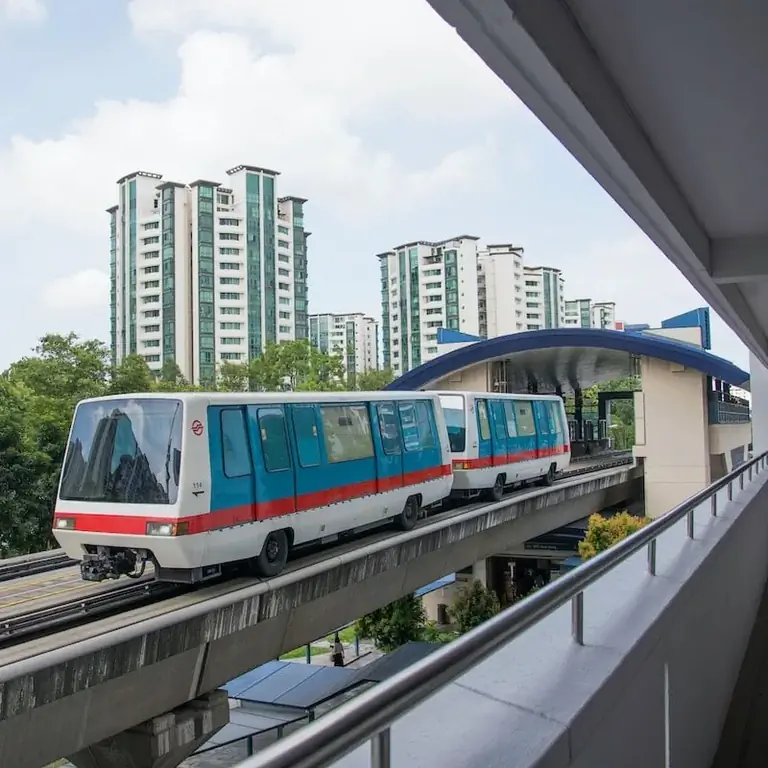 Самостоятельный легкий скоростной транзитный LRT на эстакаде в Сингапуре, Юго-Восточная Азия