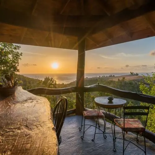 вид из домика на дереве на холмах Доминики