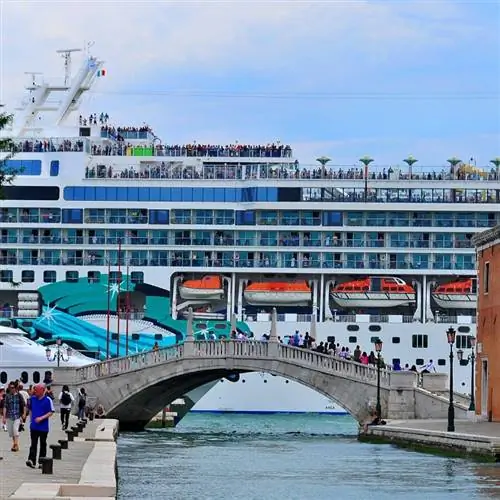 круизное судно