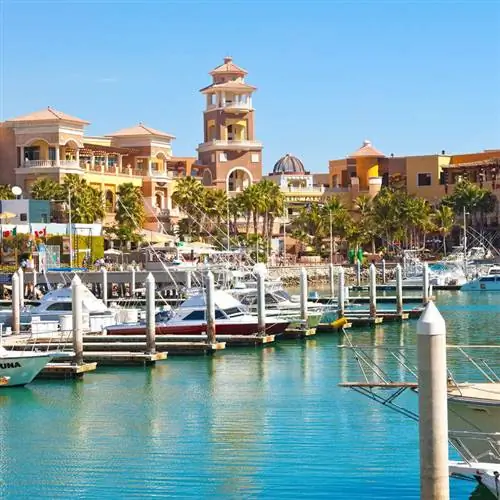 Развитый порт Кабо-Сан-Лукас в Мексике, Южная Нижняя Калифорния, Латинская Америка.