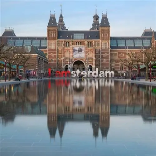 Рейксмузеум с вывеской I Amsterdam, Голландия