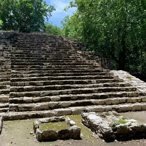 Руины Окстанки майя в Четумале, Мексика
