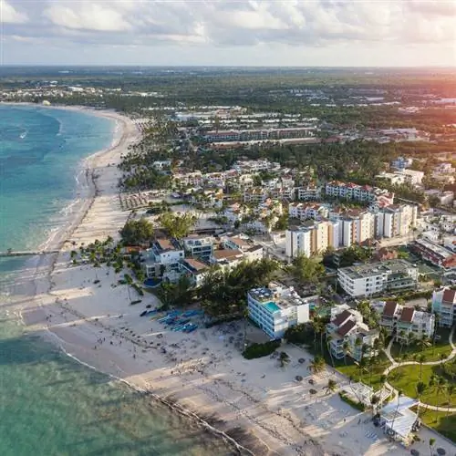 Вид с воздуха на Пунта-Кану, курортный город на берегу Карибского моря, Доминиканская Республика, Латинская Америка