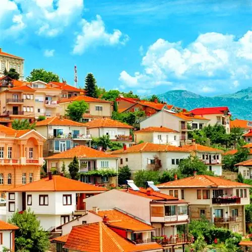 Вид с воздуха на город в Северной Македонии