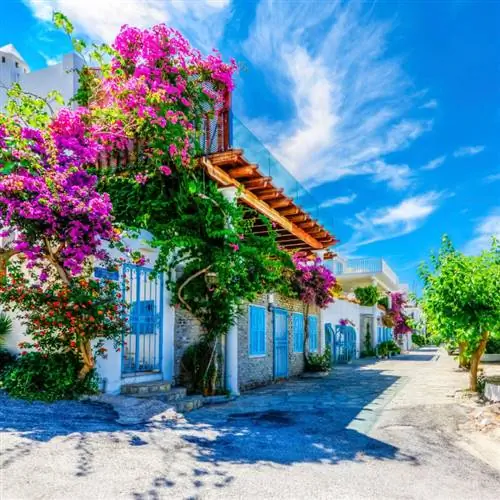 Вид на улицу Бодрума в Турции, на побережье Средиземного моря