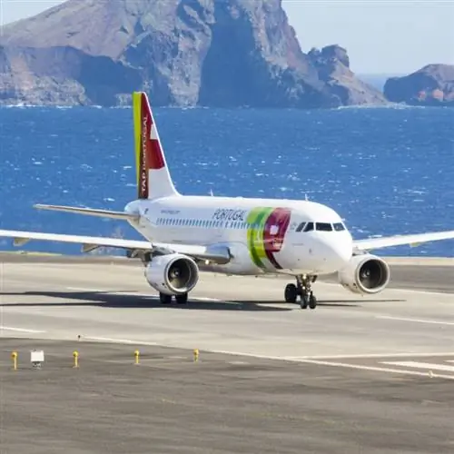 Самолет Tap Airlines на Мадейре, Португалия