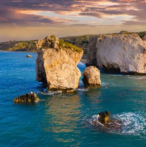 красивое скалистое побережье