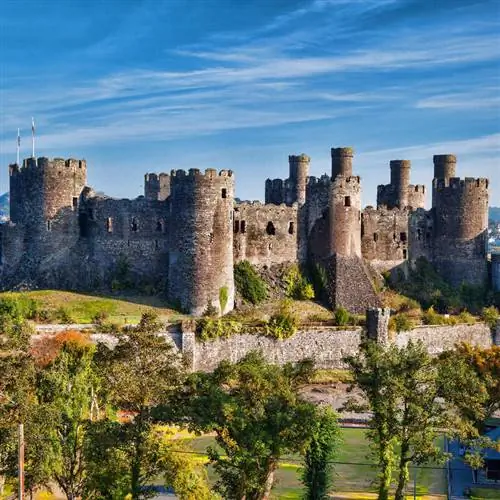 Панорамный вид на замок Конви, средневековую крепость в Уэльсе, Великобритания, Северо-Западная Европа