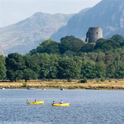 Вид на замок Долбадарн, Уэльс, Великобритания, Северо-Западная Европа