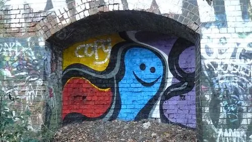 Граффити на прогулке в парке