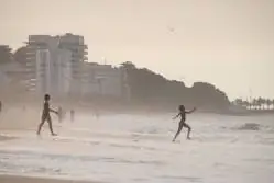 В The Copa, Copacabana… Песенные пляжи Рио-де-Жанейро, Бразилия