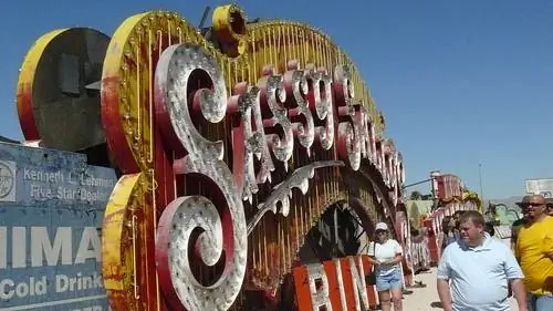 Вывеска Sassy Sally, Neon Boneyard, Лас-Вегас