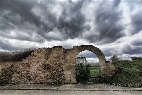 темные облака