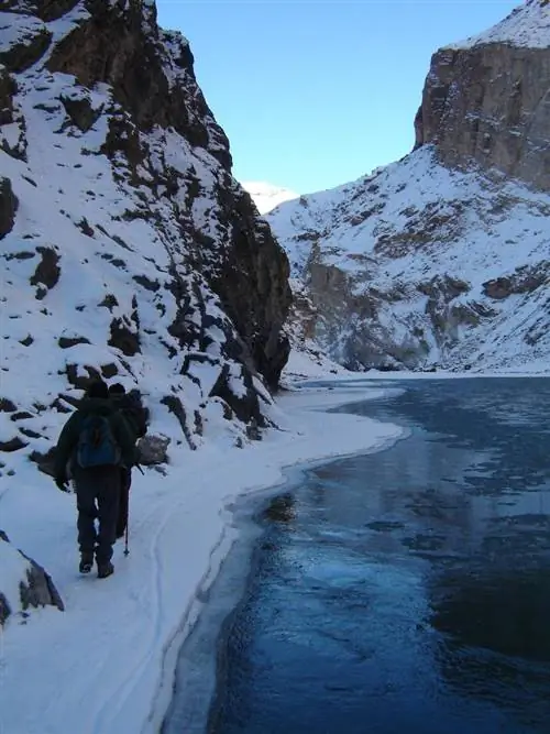 Наполовину замерзшая река 2 Indias Awe Inspiring Chadar Trek