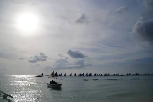 Пагудпуд на Филиппинах для серфинга & Голубая лагуна для более спокойных вод