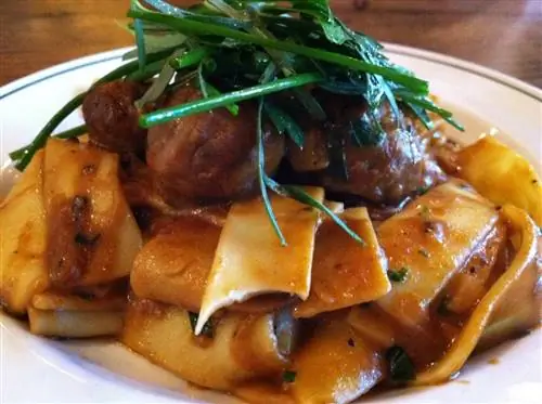 Новый парень Луисвилля в квартале La Coop Bistro: вкусная французская еда с южным уклоном