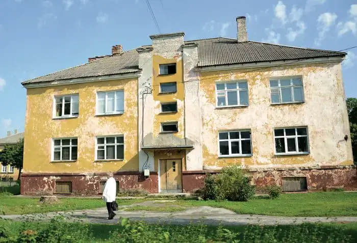 paldiski building Однодневная поездка на полуостров Пакри и в Палдиски из Таллинна
