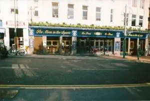 Луна на площади Wetherspoons Борнмут