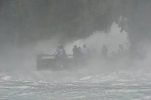 Еще раз предупреждаю: промокнешь!