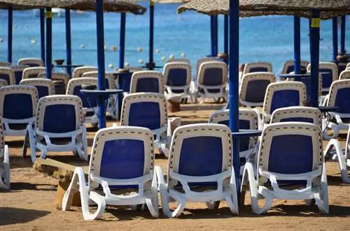 Жутко тихий пляж в Шарм-эль-Шейхе.