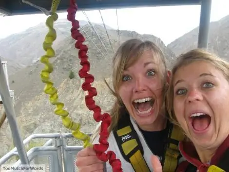 Банджи-джампинг через реку Невис в Новой Зеландии