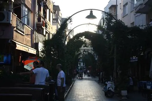 Прогуляйтесь по одной из причудливых улочек Сельчука.