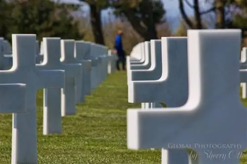 Американское мемориальное кладбище времен Второй мировой войны в Нормандии