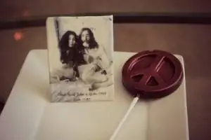 Джон Леннон и Йоко Оно во время «Ночи за мир», Монреаль, июнь 1969 года.