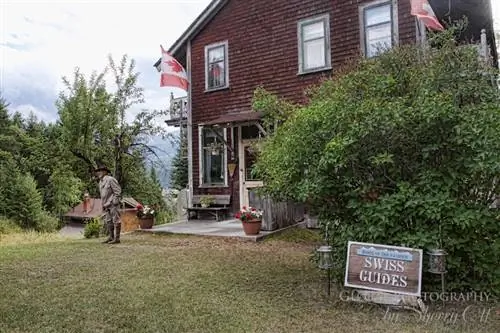 Швейцарская деревня Голден БК