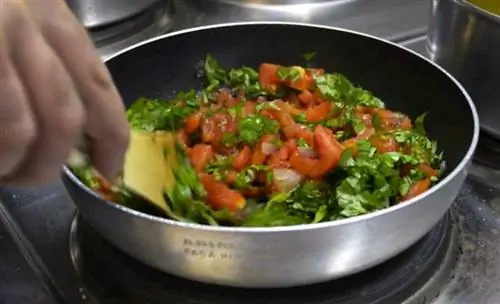 приготовление пищи с оливковым маслом