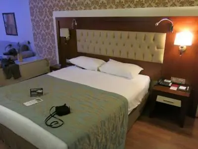 удивительная двуспальная кровать адана