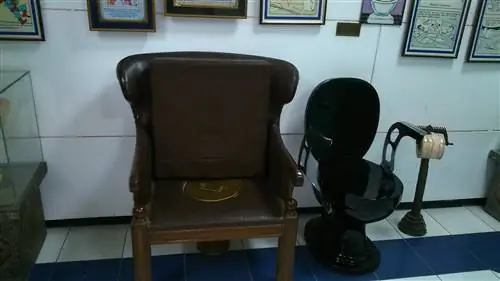 Это не только диван, это туалет