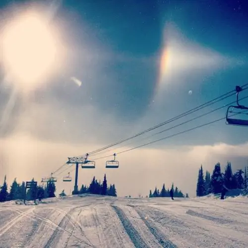 8) Бег с солнечным псом - солнечное зрелище, вызванное преломлением кристаллов льда.