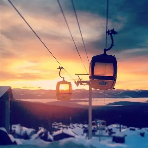 4) Встреча восхода солнца утром над бескрайними горными хребтами.