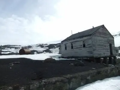 Волшебный китобойный залив на острове Десепшн, Антарктида.