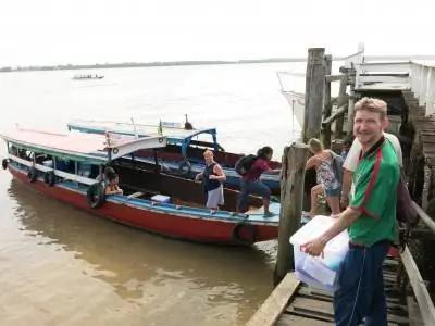 Посадка на праздничную лодку обратно в Парамарибо!