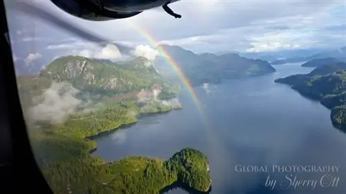 радужное окно самолета
