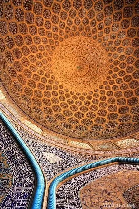 Павлиний купол внутри мечети Имама в Исфахане.