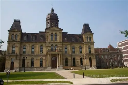 Законодательное здание Фредериктона