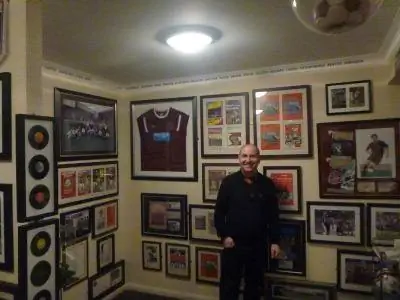 Экскурсия по музею тайных сердец с Каллумом.