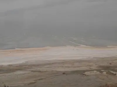 Красивое озеро Орумие в Иране.