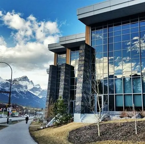 Elevation Place Канмор, Канада