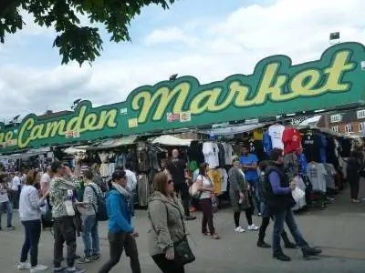 Камденский рынок днем Камденский рынок днем