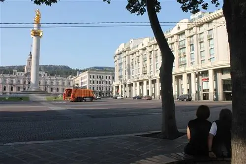 Площадь Свободы, она же площадь Ленина во времена СССР.