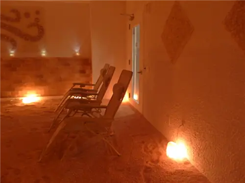 Встречайте розовую гималайскую соляную комнату в Breathe