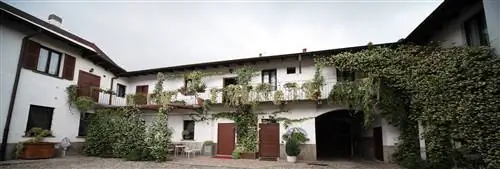 Oh So Quaint Antica Corte Milanese B&B, в двух шагах от Милана