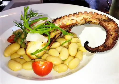 Креативно питайтесь & Органическими продуктами в ресторане Carmel-by-the-Sea's Basil