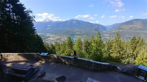 Захватывающие дух виды & Beyond: Revelstoke вдоль Трансканадского шоссе