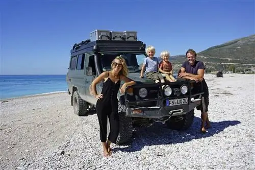 Автомобиль Toyota Land Cruiser Troopy 1998 года выпуска