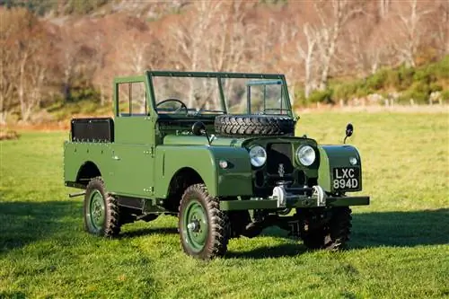 Объявления:: Royal Land Rover Series 1 выставлен на аукцион
